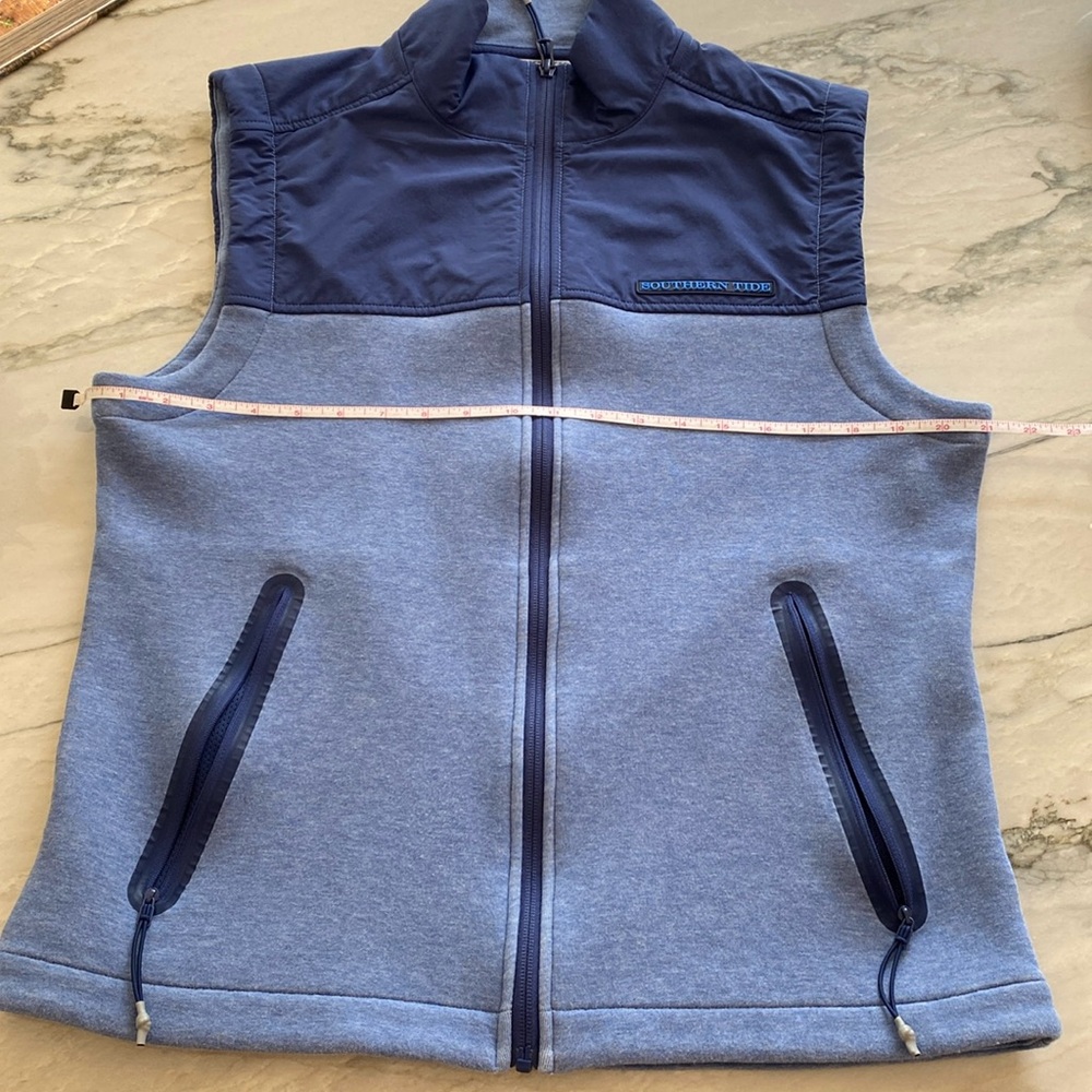 Southern Tide performance vest. Size medium.